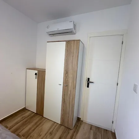 Apartmán One Bedroom With Terrace In *