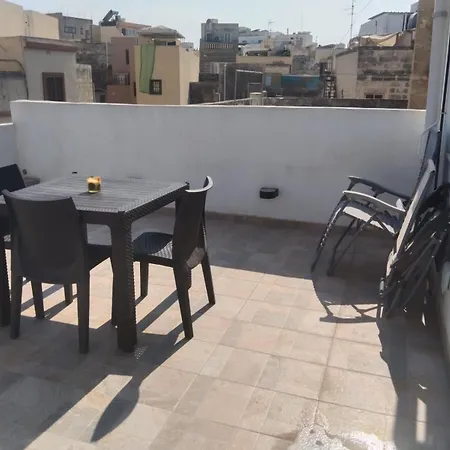 One Bedroom With Terrace In Lägenhet Sliema