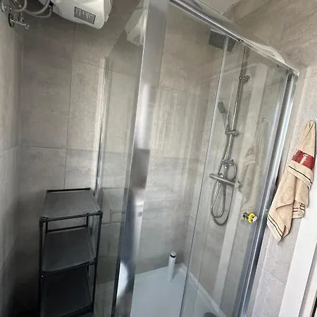 شقة One Bedroom With Terrace In